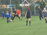 Laatste training S.K.N.W.K. JO10-1 (partijtje tegen de ouders) van woensdag 22 mei 2024 (40/133)